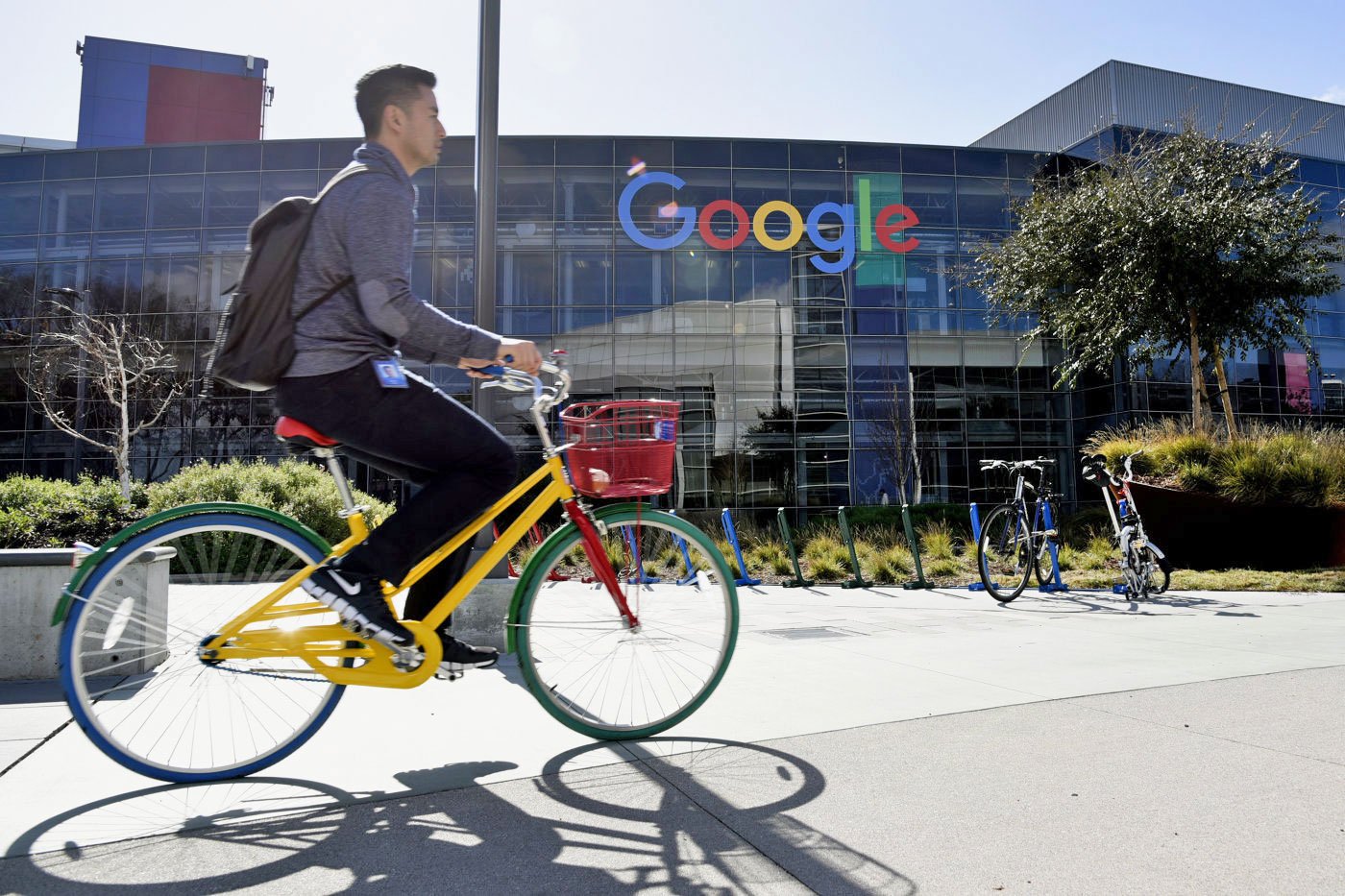 Google's Stealth Incubator, Buzzfeed's Secret, Apple's Woes And The Color Of The Year | Insights #12 issue artwork