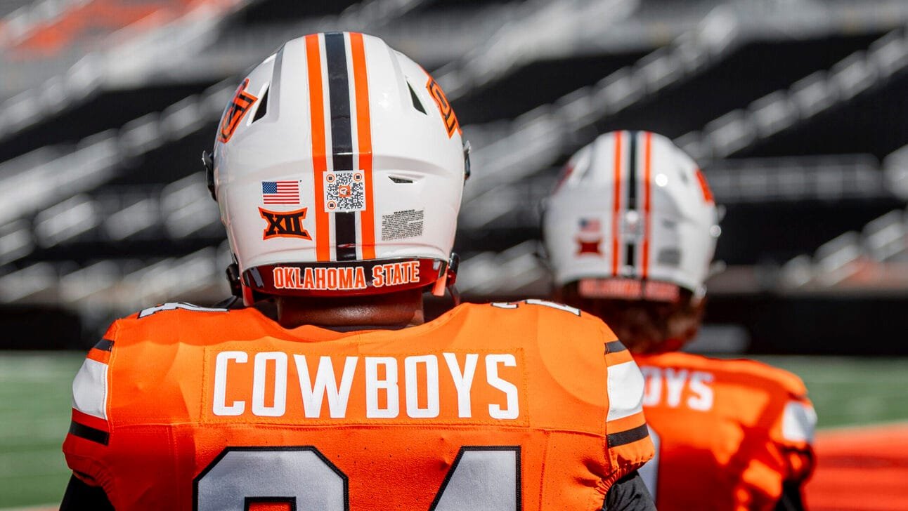 Why College Football Is A Scam, Eating Green Crabs and Avoiding Ultracrepadarians issue artwork