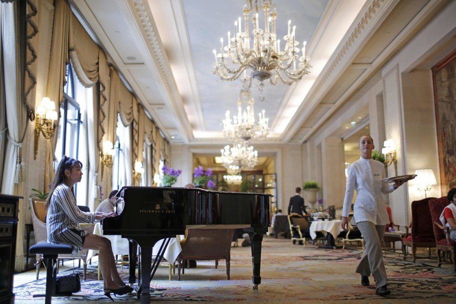 World's Biggest Hotel Chains Battle Back Against AirBNB