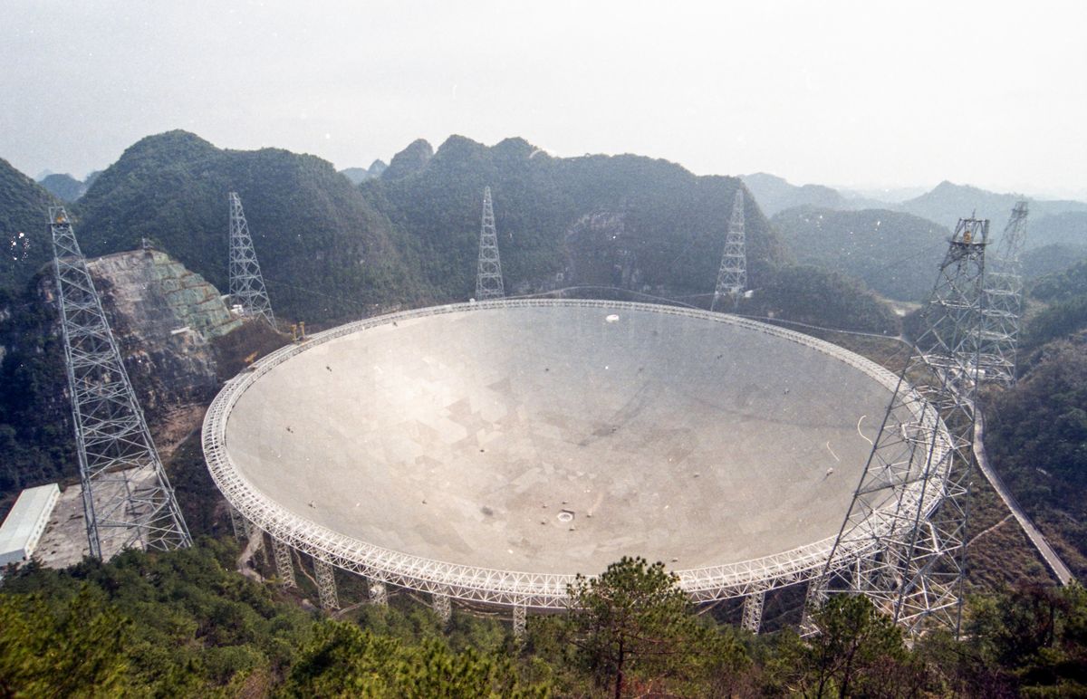 China Admits Detecting Aliens, Why To Delete Your Past and the Secret of "Babushka Z" issue artwork