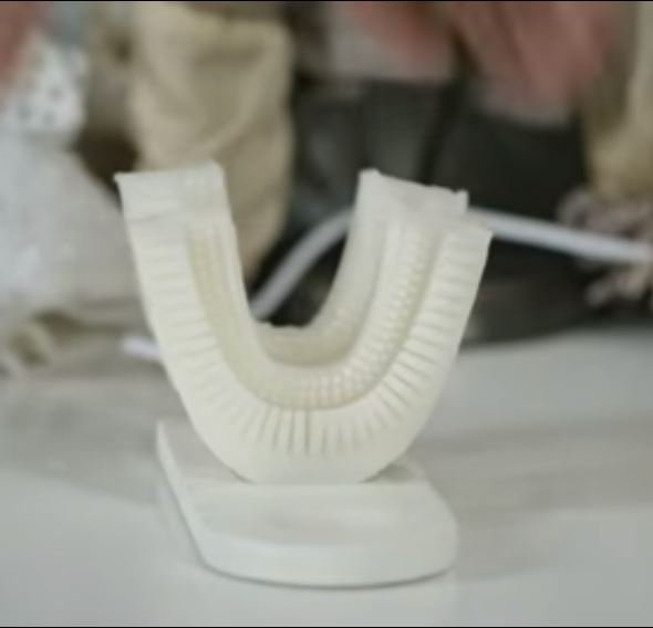 Fully Automated Toothbrush Helps Lazy People Be Lazier