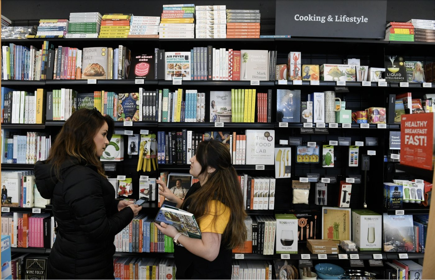SXSW Preview, Amazon Shuts Its Terrible Bookstores and the Woman Behind Unique Airbnbs issue artwork