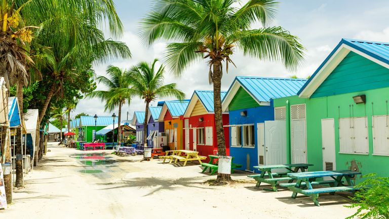 Barbados Offers Incentive For Remote Workers To Relocate There For a Year