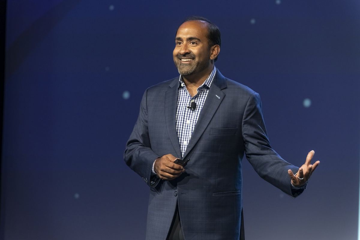 Rohit Bhargava delivering a keynote on stage